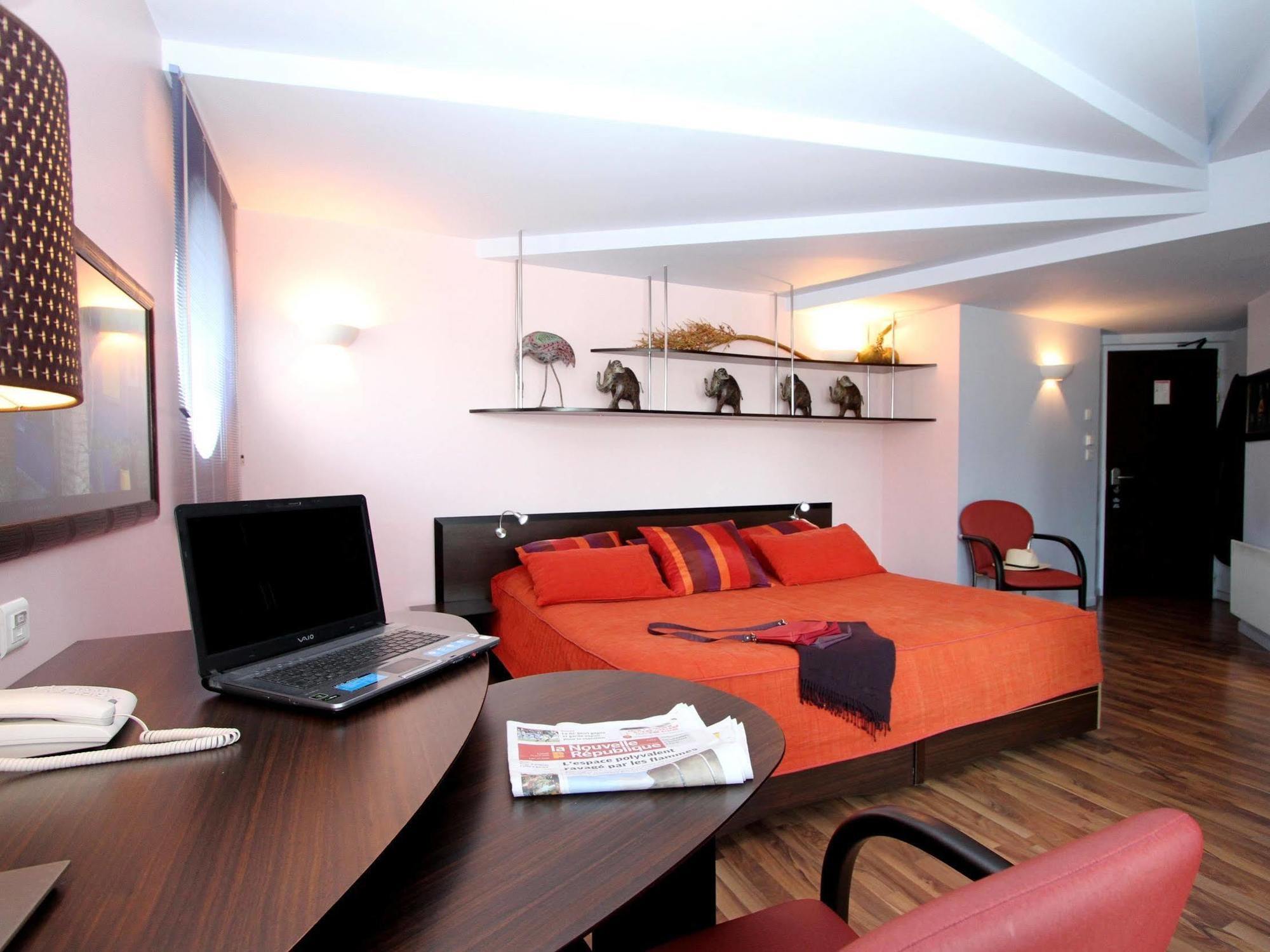 Logis Hotels Le Saint Georges Вандом Экстерьер фото